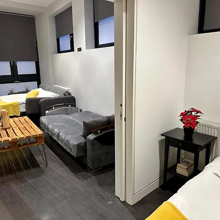 London Regent Apartments Room photo
